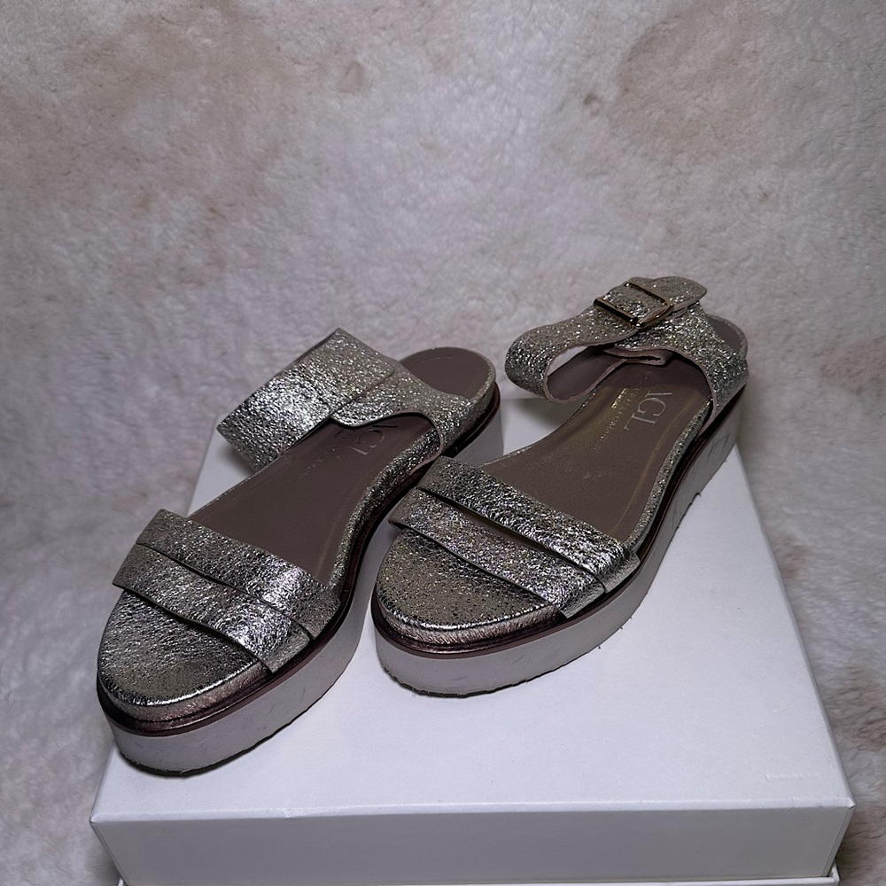 Attilio Giusti Leombruni NEW Silver Metalic Sandals - Size 9